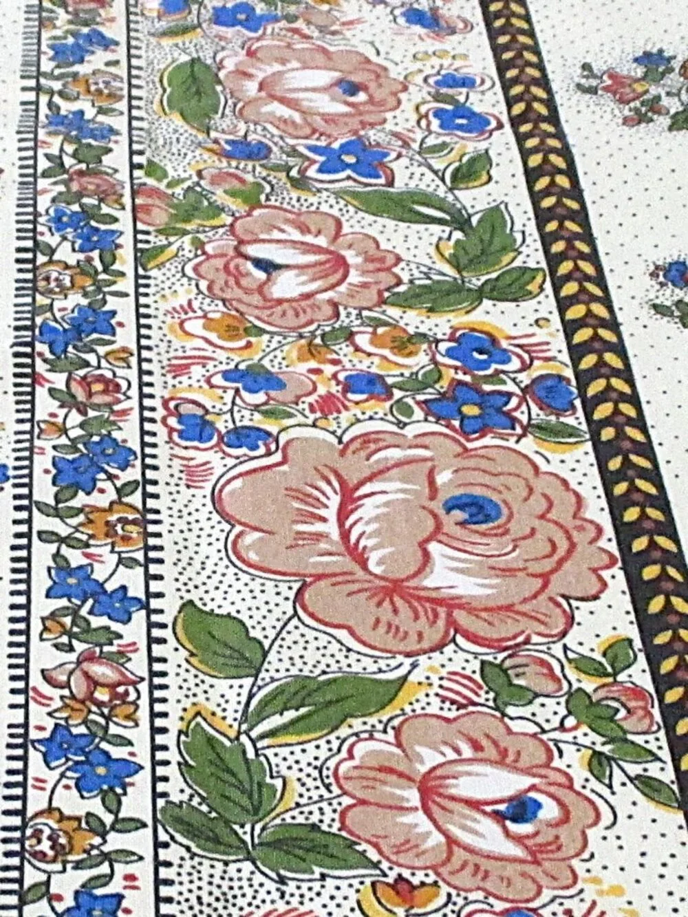FLORAL BORDERED TABLECLOTH